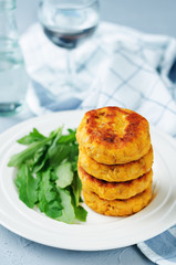 Potato pumpkin burgers with arugula