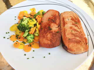 Leberkäse mit Gemüse