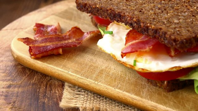 Rotating Fried Eggs with Bacon (seamless loopable; 4K)