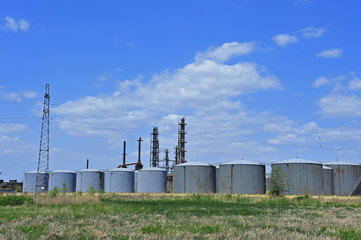 Petroleum reserve tank