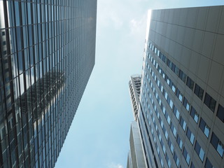 都会の青空/都会では青空が狭くなります。