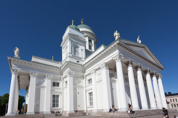 Fototapeta na wymiar Fountain and scenery, haven, Helsinki at blue sky, Cathedral