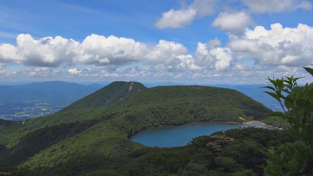 初夏の大幡池と韓国岳
