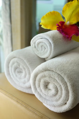 Obraz na płótnie Canvas white roll towel at the resort