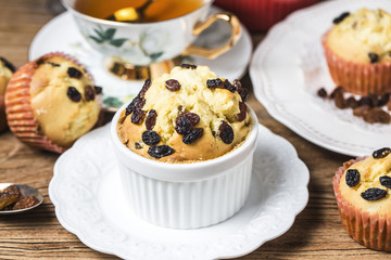 Healthy bran and raisin muffins with chocolate milk,Raisin Muffin
