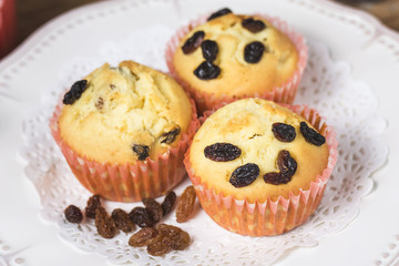 Healthy bran and raisin muffins with chocolate milk,Raisin Muffin