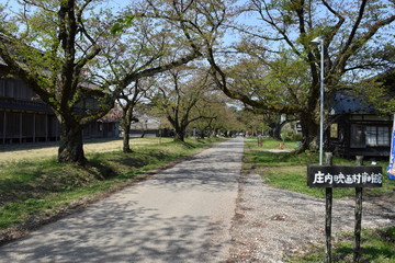 日本遺産 松ヶ岡開墾場 ／ 平成29年4月28日、文化庁より日本遺産に認定されました。国内最北限の絹産地で、百数十年を経た今もなお養蚕から絹織物の製品化まで、一貫した工程が残る国内唯一の地です。