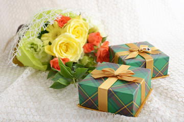 プレゼントと花束