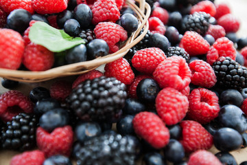 fresh antioxidant food raspberry blueberry blackberry