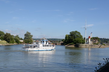 Fototapeta premium Schiff bei Honfleur, Normandie