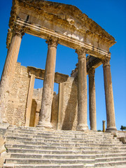 Obraz premium Ruins of an ancient settlement in the desert of Tunisia. The cultural heritage of North Africa