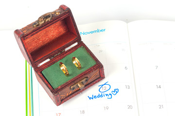 Duo ring in box with Wedding note on a calendar sets a reminder for the wedding day