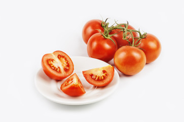 The tomatoes on the plate and insulated background