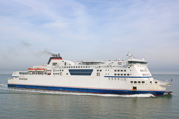 Fototapeta na wymiar Ferry in the English Channel