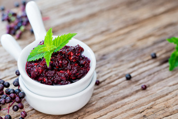 Produkte aus Holunder - Haolunderbeeren - Sambucus - Holler - Holder