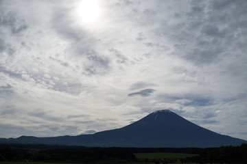 富士山　キャンプ　キャンプ場　高原　夕暮れ　夕方　日暮れ アウトドア