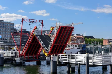 Photo sur Plexiglas Porte Le pont basculant sur le Hörn à Kiel est ouvert