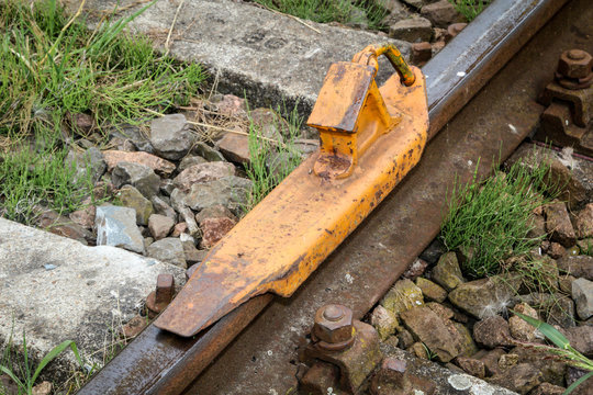 Eisenbahnschiene mit Hemmschuh