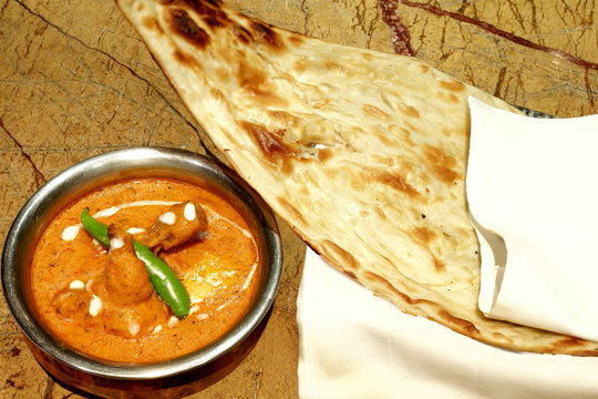 NAAN WITH BUTTER CHICKEN 0R MURGH MAKHANI