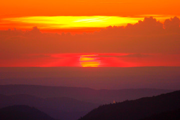 coucher de soleil sur les montagnes vosgiennes