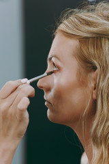 Obraz premium Make-up and hairstyle for a girl