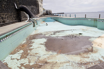 Pool ohne Wasser