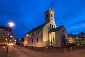 Fototapeta premium Beautiful blue hour view of the Reykjavik Cathedral in Reykjavik, Iceland