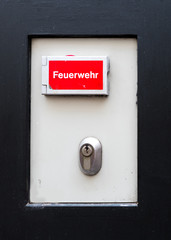 T&uuml;r&ouml;ffner zum Feuerwehrhaus