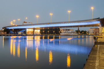 Obraz premium Boulevards river and waterfront city on the Oder River in Szczecin
