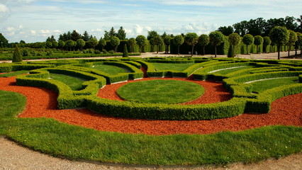 herrlicher Schlosspark in Rundale in Lettland