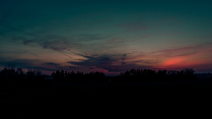 Blaue Stunde auf einem Feld in Bielefeld