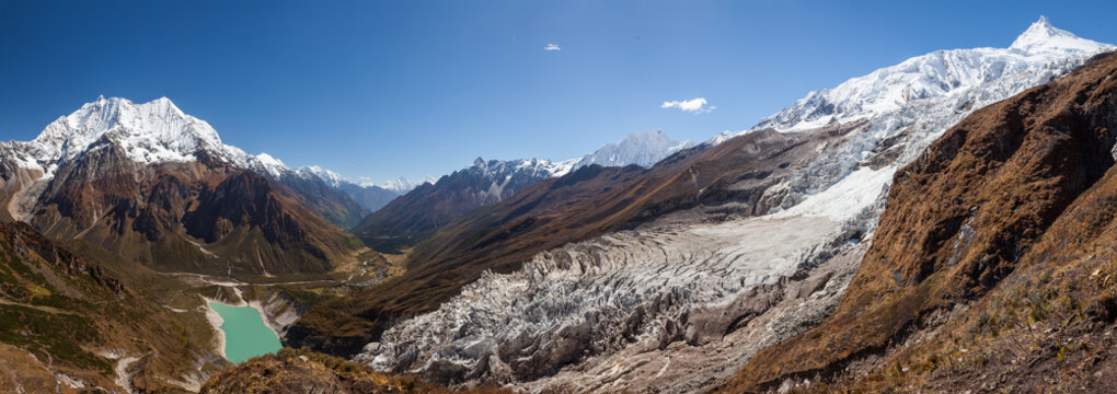 Beautiful panoramic landscapes of Himalaya mountains along Manaslu circuit track in Nepal