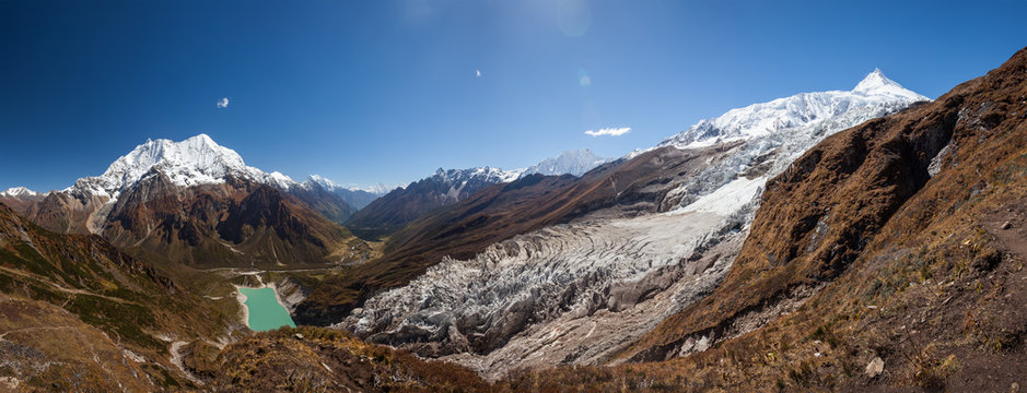 Beautiful panoramic landscapes of Himalaya mountains along Manaslu circuit track in Nepal