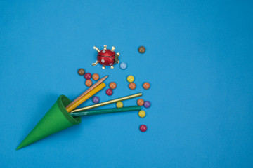 Schultüte grün mit Inhalt