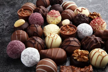 Photo sur Aluminium Bonbons a lot of variety chocolate pralines, belgian confectionery gourmet chocolate