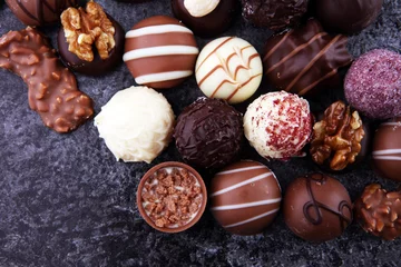 Cercles muraux Bonbons a lot of variety chocolate pralines, belgian confectionery gourmet chocolate