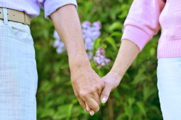 couple holding hands 