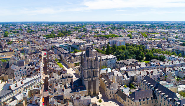 Photographie aérienne de la tour Saint Aubin, à Angers