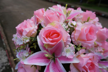 Artificial Flowers Use decorations and ceremonies.