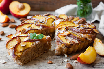 Pie with peaches and almonds
