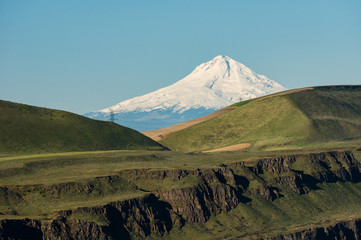 Mt Hood and Columbia Gorge cliffs