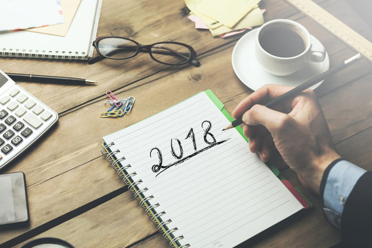 2018 text on notepad