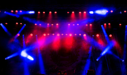 Obraz na płótnie Canvas Light on an empty stage before the concert.