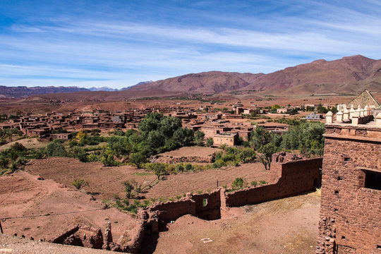 Marokko - Fahrt durch den Hohen Atlas von Ait Ben Haddou nach Marrakesch - Kasbah von El Glaoui
