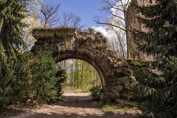 Fototapeta na wymiar Greek Arch in Arkadia in Poland