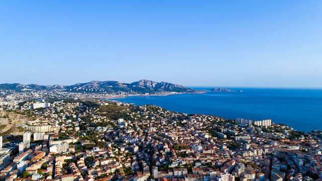 Vue a&eacute;rienne de la rade d'Endoume, &agrave; Marseille