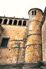 Torre de Colegiata de Santa Juliana en Santillana de Mar, Cantabria, España