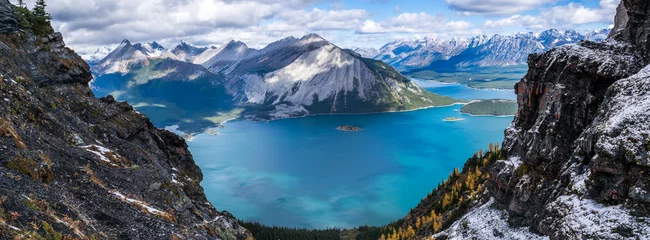 Küchenrückwand glas motiv Berge Panorama der kanadischen Rockies mit blaugrünem See und Bergen