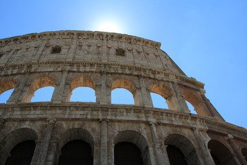 Fototapeta na wymiar soleil sur le Colisée