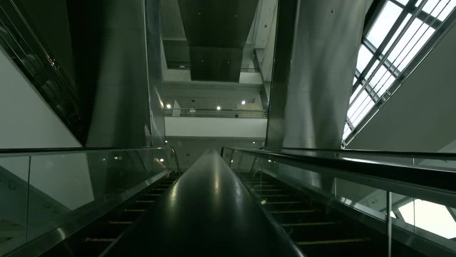 Camera Move on escalator line
